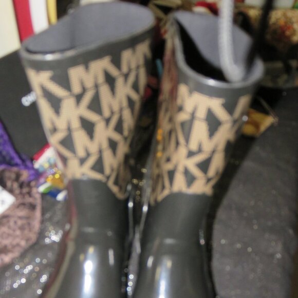 Michael Kors Signature Logo Monogram All Weather Rain Snow Rubber boots size 6 - Picture 3 of 10